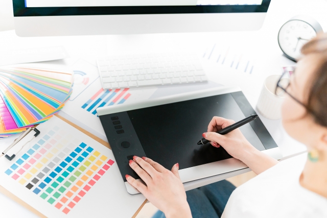 イラストレーターの仕事風景